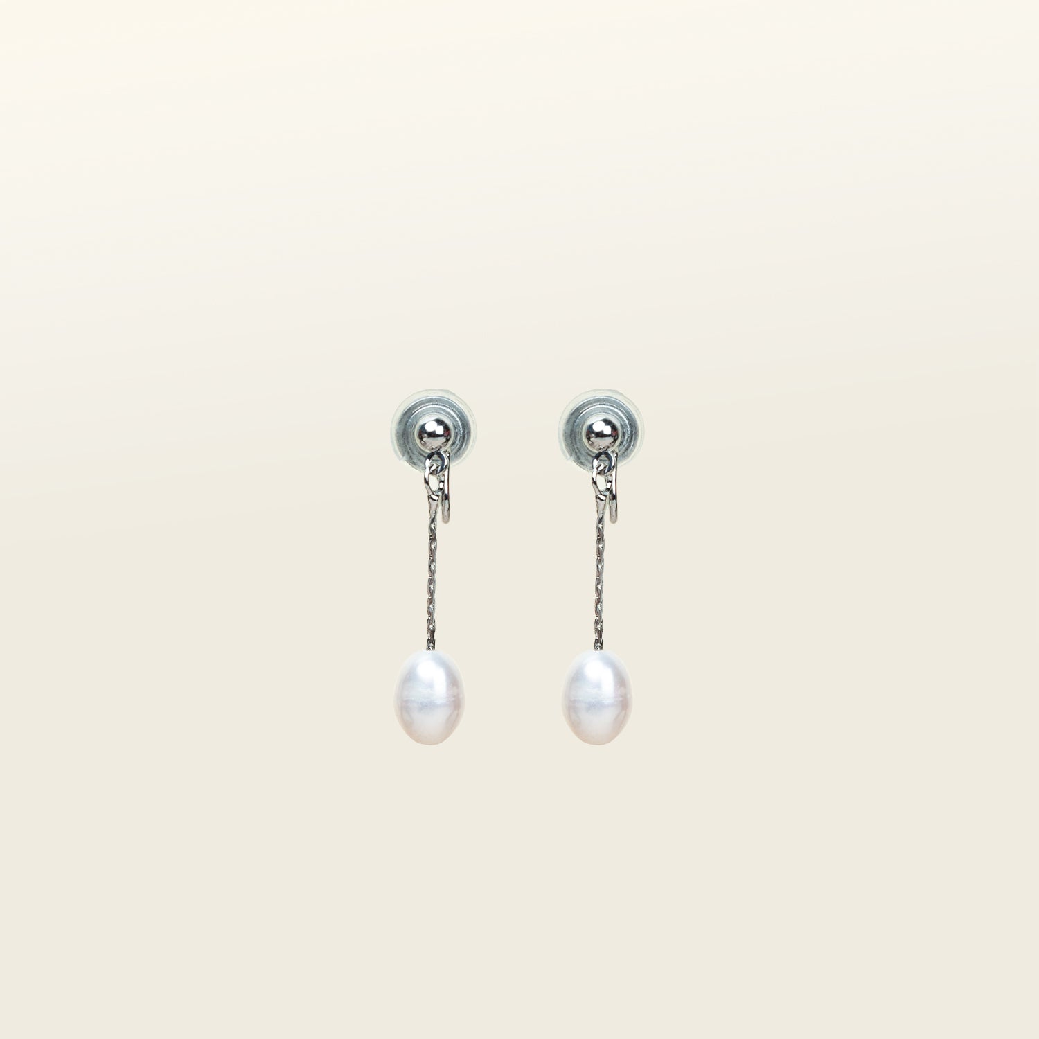 Silver-plated brass mosquito coil clip-on earrings adorned with lustrous freshwater pearls. Suitable for all ear types, offering a medium secure hold for comfortable 24-hour wear. 