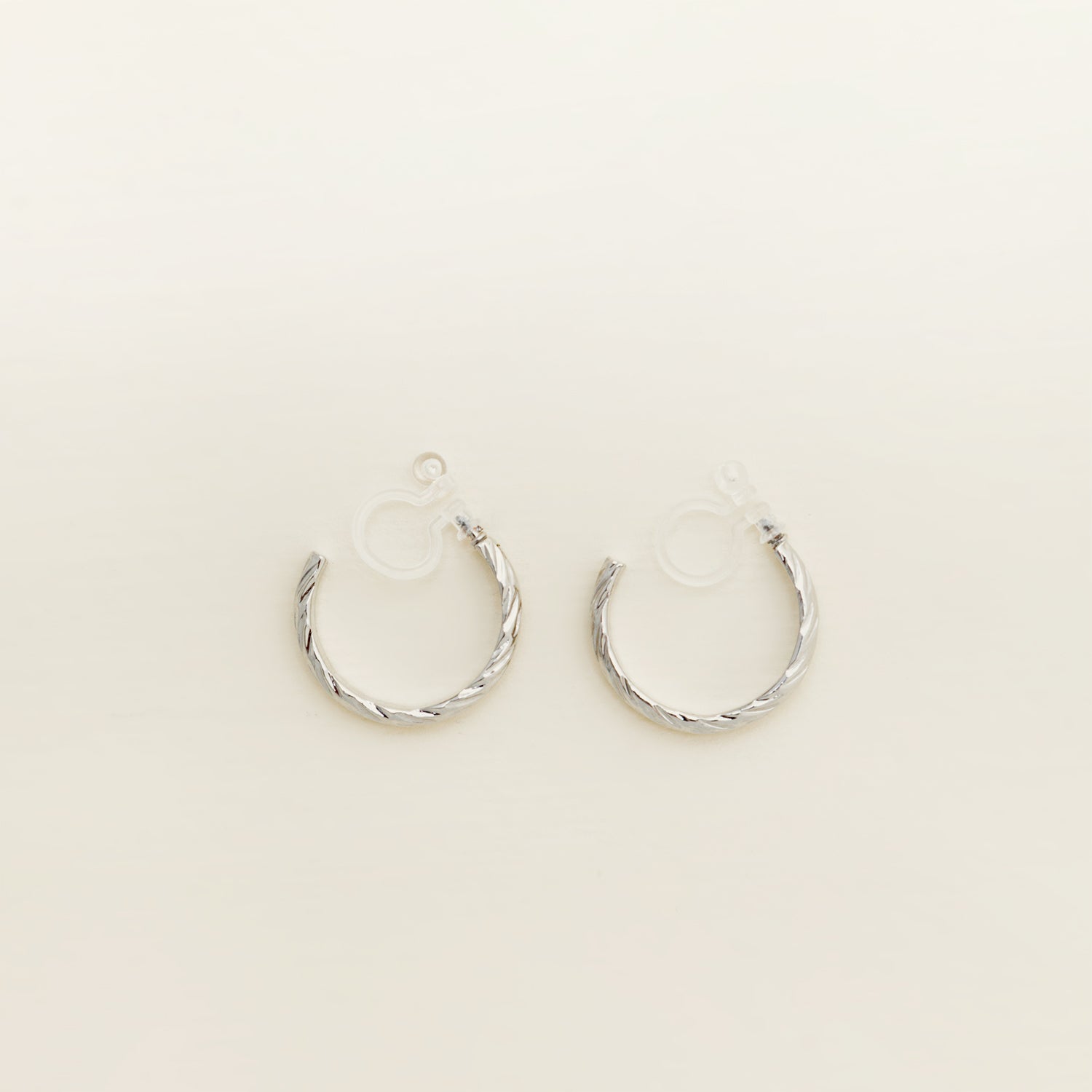 Talia Hoop Clip On Earrings in Silver – Aiori