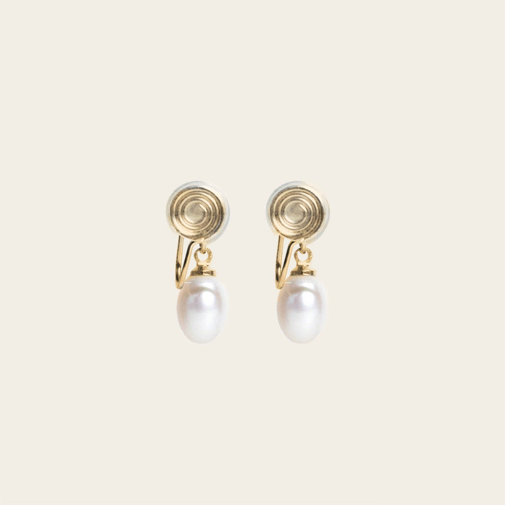 Image of the Elio Clip On Earrings. Designed for all ear types, these elegant earrings provide a secure hold for up to 24 hours. Enjoy unparalleled comfort and style, perfect for those with sensitive or stretched ears. Upgrade your style effortlessly with Elio.