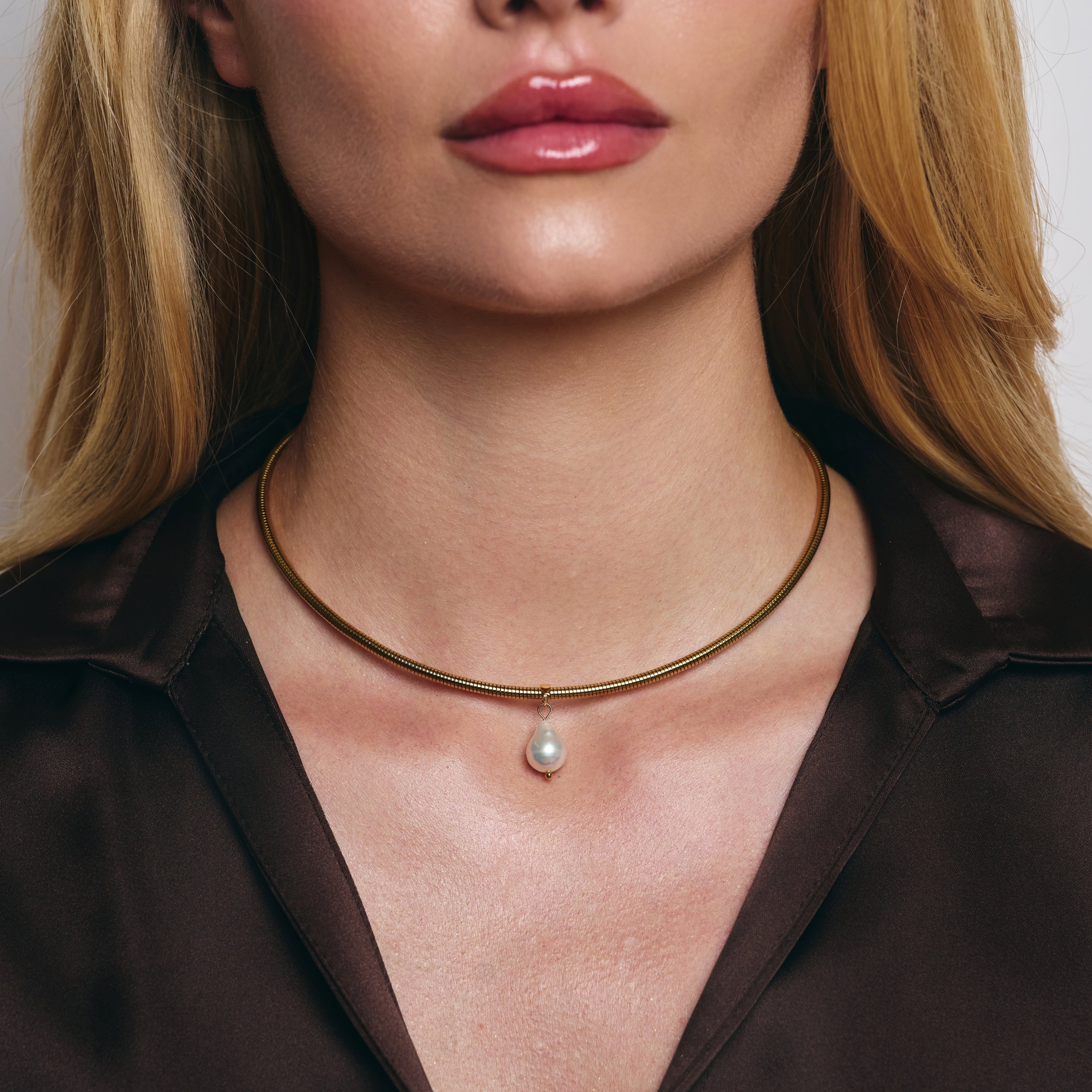 Diana Pearl Choker in Gold