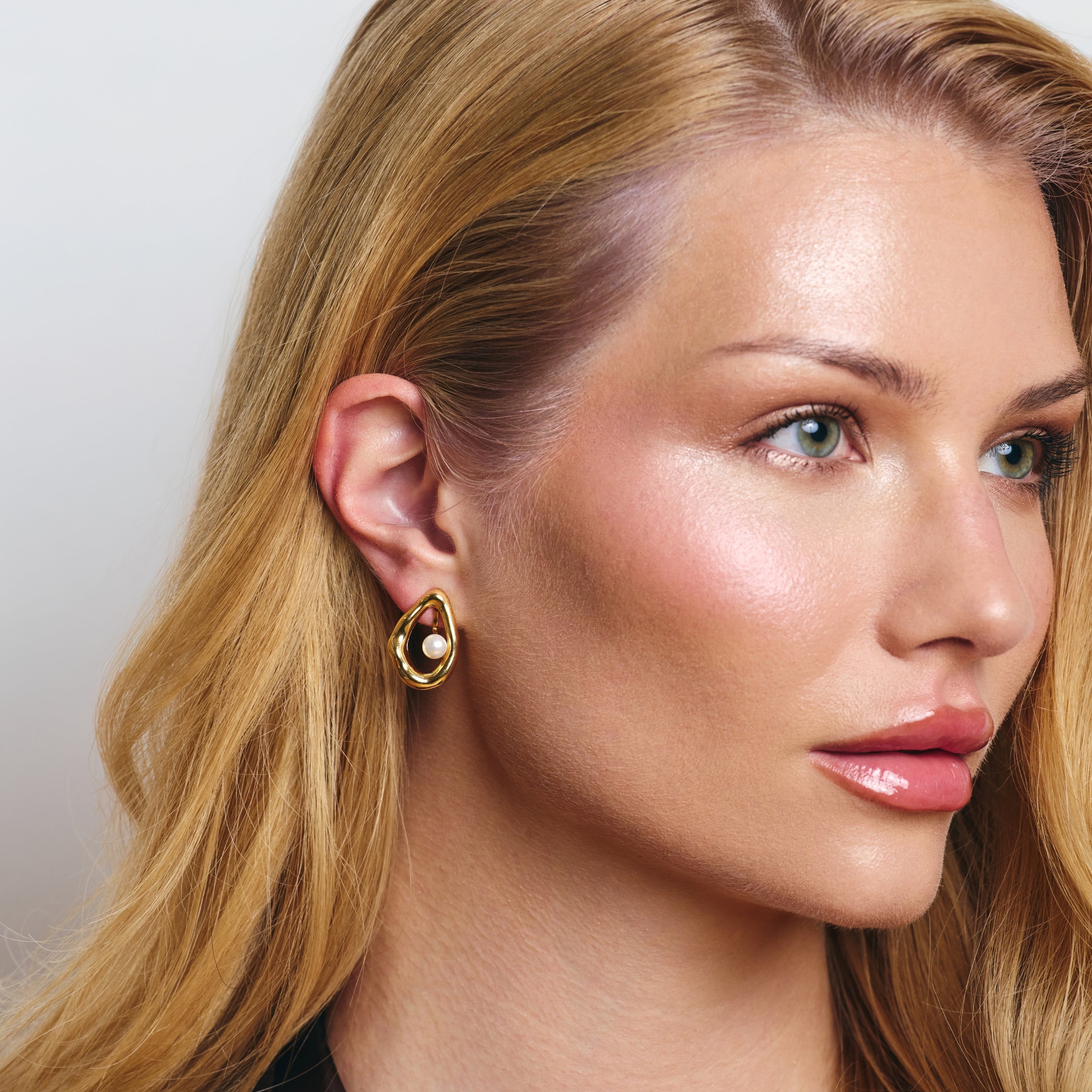 Lucy Pearl Clip On Earrings in Gold