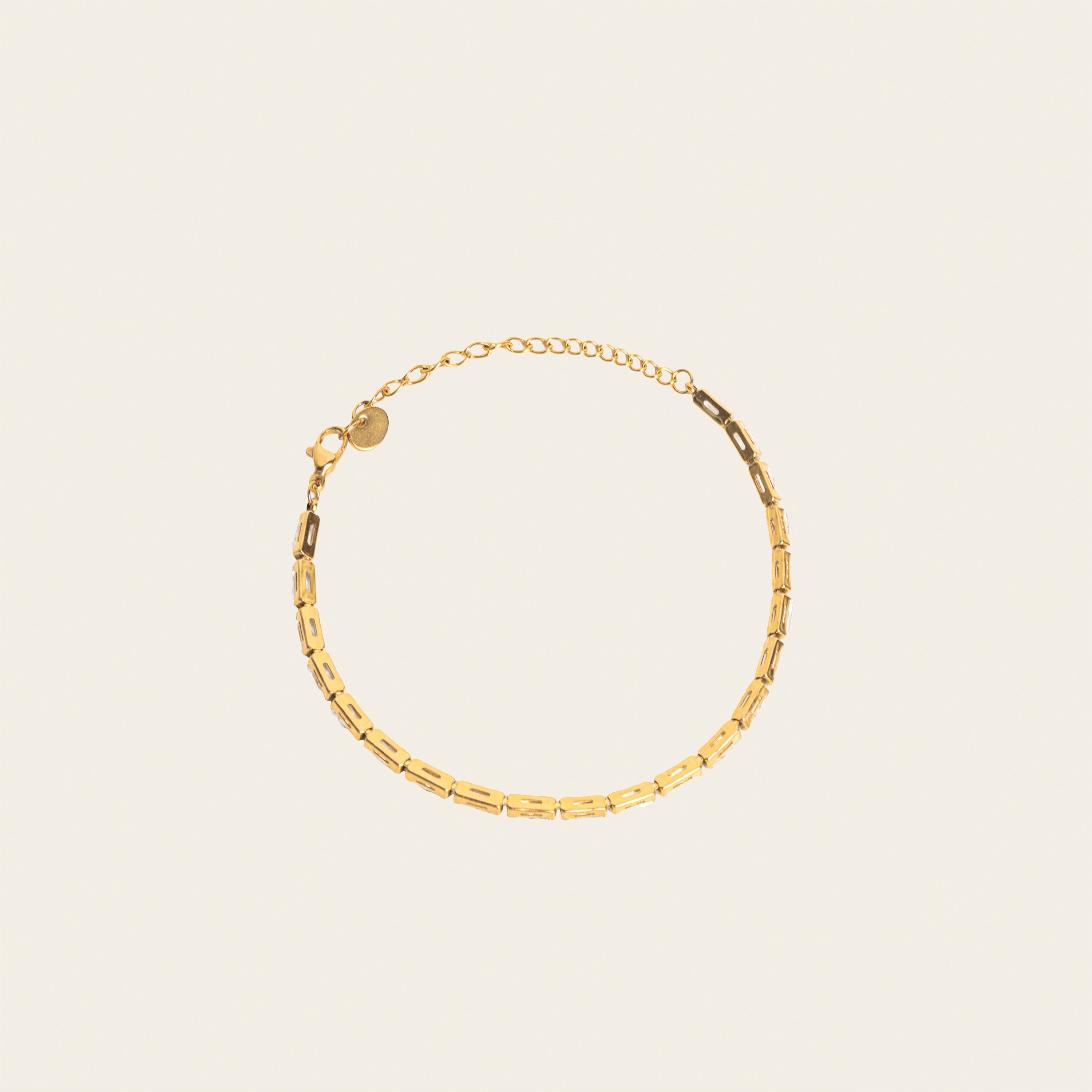 Image of the stunning Elizabeth Bracelet - a perfect blend of fashion and function. With adjustable sizing and 18K gold plated stainless steel, it's both versatile and durable. Enjoy its non-tarnish, water-resistant, and allergy-free properties. Elevate any look with this must-have accessory.