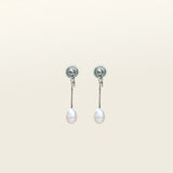 Silver-plated brass mosquito coil clip-on earrings adorned with lustrous freshwater pearls. Suitable for all ear types, offering a medium secure hold for comfortable 24-hour wear. 