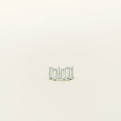 Image of the Milla Ear Cuff, a stunning blend of modern elegance and sparkle. Crafted from premium sterling silver (S925) and adorned with dazzling Cubic Zirconia, this ear cuff showcases a beveled sequence of zirconias in a chic rectangle shape, reflecting a timeless design. Versatile and unisex, this piece is the ideal choice for both men and women seeking to elevate their style with a touch of sophistication and contemporary flair.